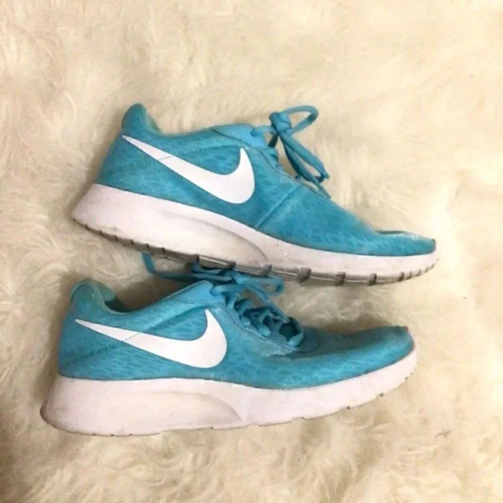 Nike Shoes Roshe 